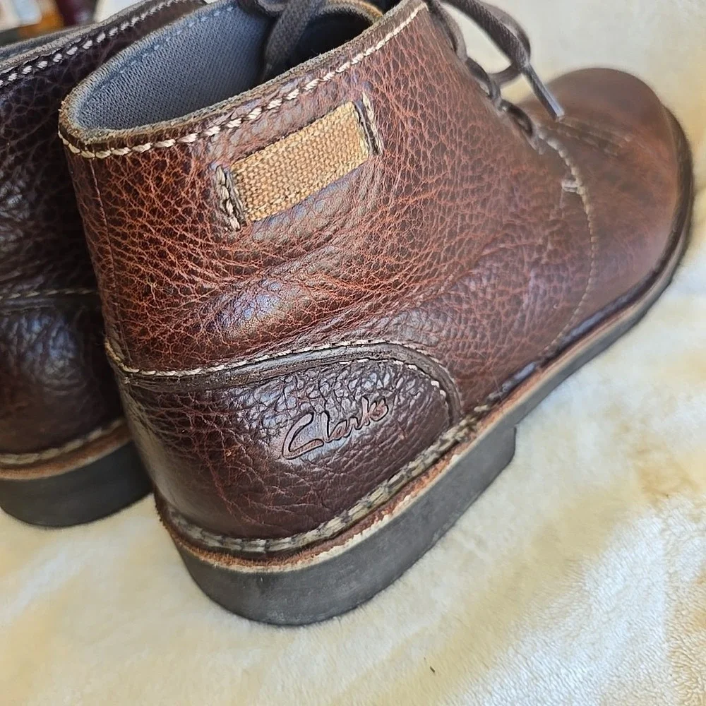 Clarks Men's Brown Leather Chukka‎ Boots Pebbled Leather Design Size 11M